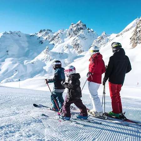 2 Pieces Pour 4 Pers. Avec Balcon, Skis Aux Pieds - La Tania, Au Coeur Des 3 Vallees - Fr-1-182a-37 Appartement *